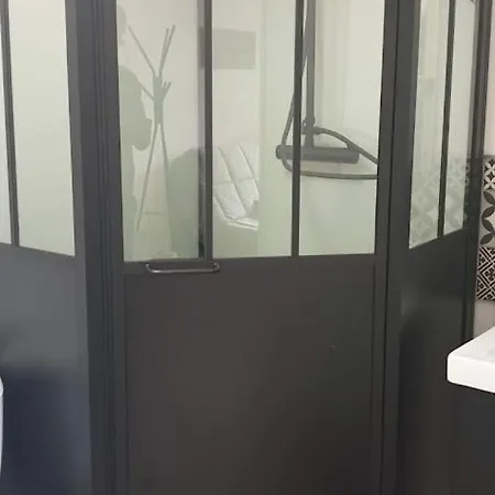 Cadurci 2 - Superbe Appartement, Climatise Avec Balcon- Wifi * Vayrac